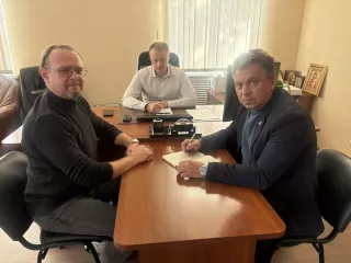 рабочая встреча дирекции СОГАУ ДПО «Учебно-курсовой комбинат ЖКХ» и Центра энергоэффективности Смоленской области с Главой Ярцевского муниципального округа - фото - 1